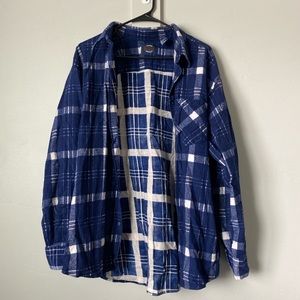Blue and white checkered men’s flannel